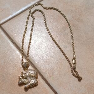 Elegant Gold Pendant Necklace